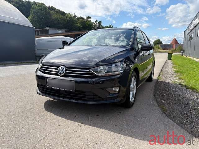 2017' Volkswagen Golf photo #3