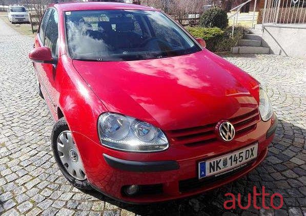 2004' Volkswagen Golf photo #2