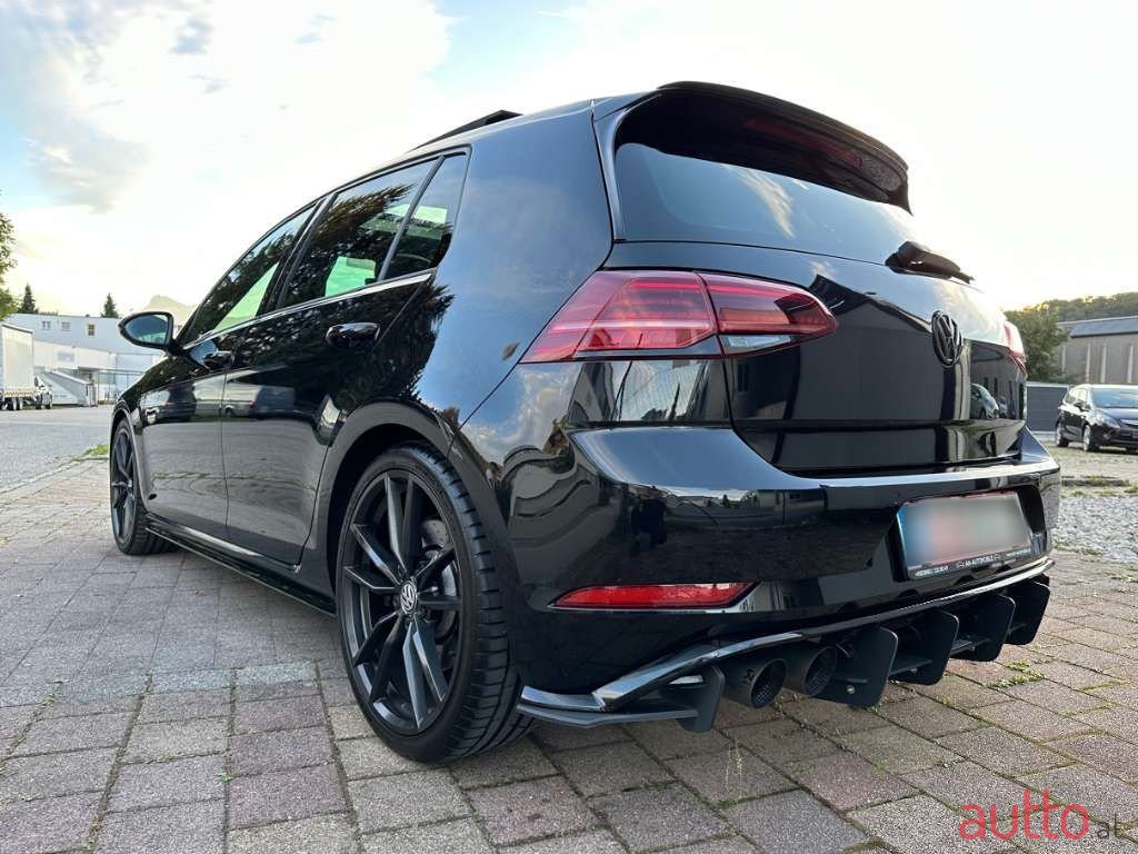 2017' Volkswagen Golf photo #3