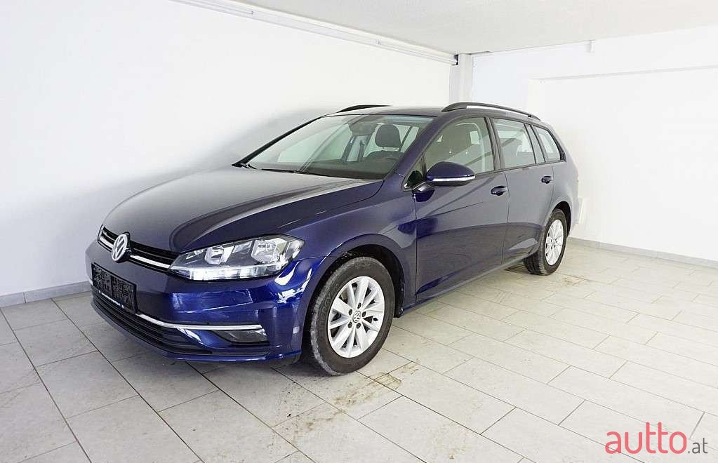 2019' Volkswagen Golf photo #1