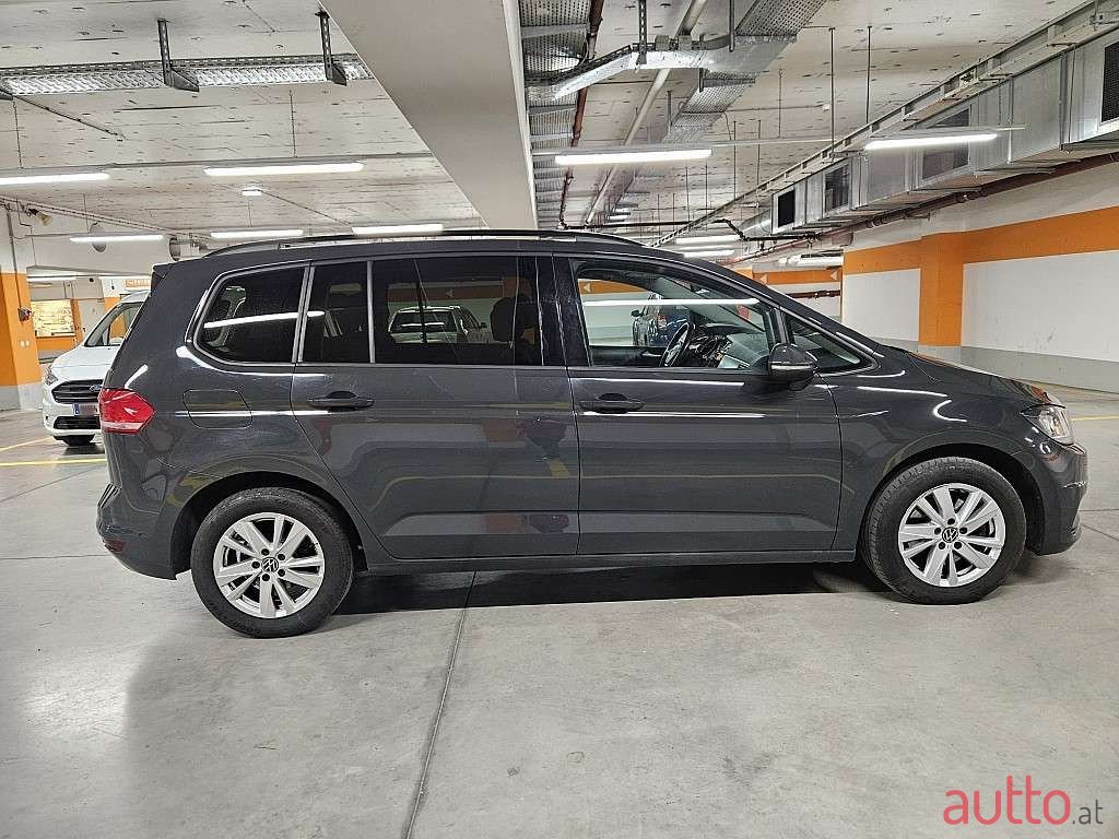 2020' Volkswagen Touran photo #5