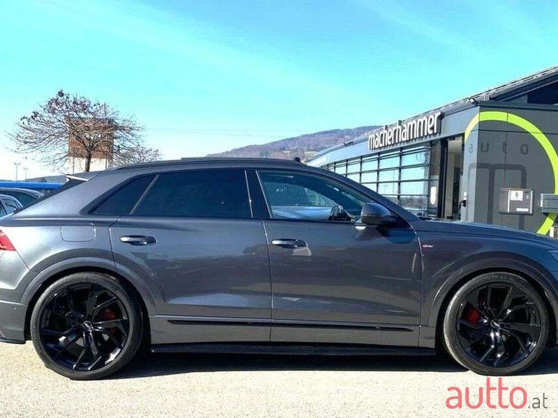 2019' Audi Q8 photo #3