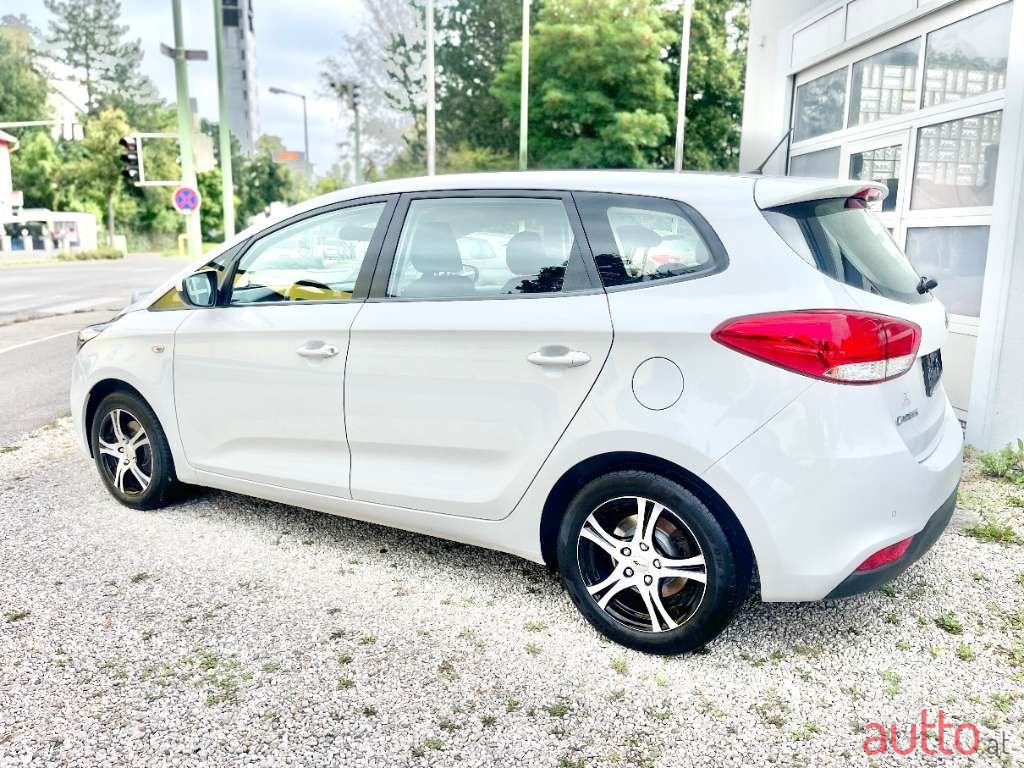 2013' Kia Carens photo #5