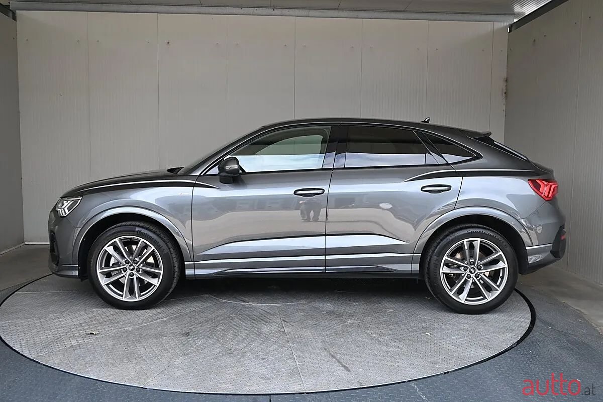 2022' Audi Q3 photo #3