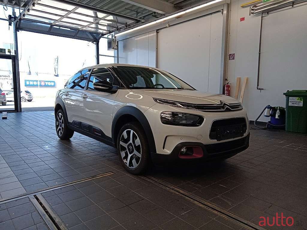 2018' Citroen C4 Cactus photo #3