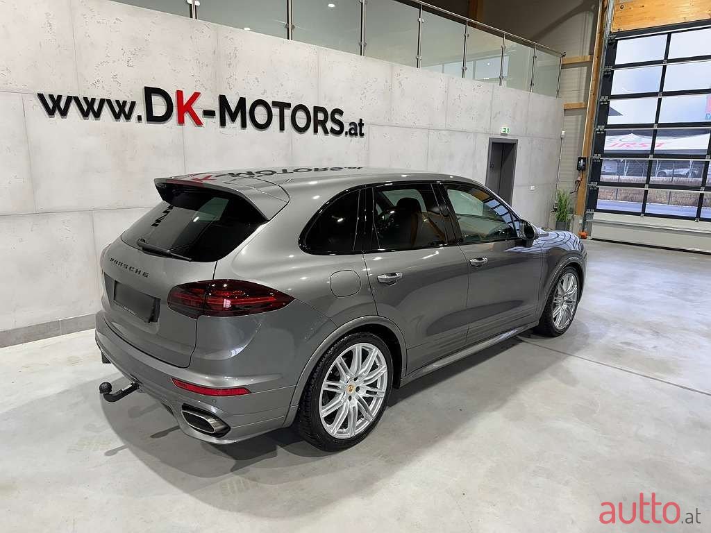 2016' Porsche Cayenne photo #3