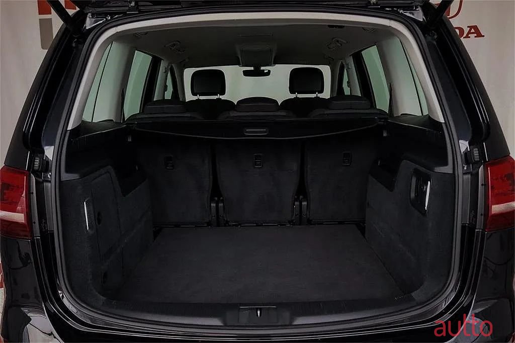 2018' Volkswagen Sharan photo #5