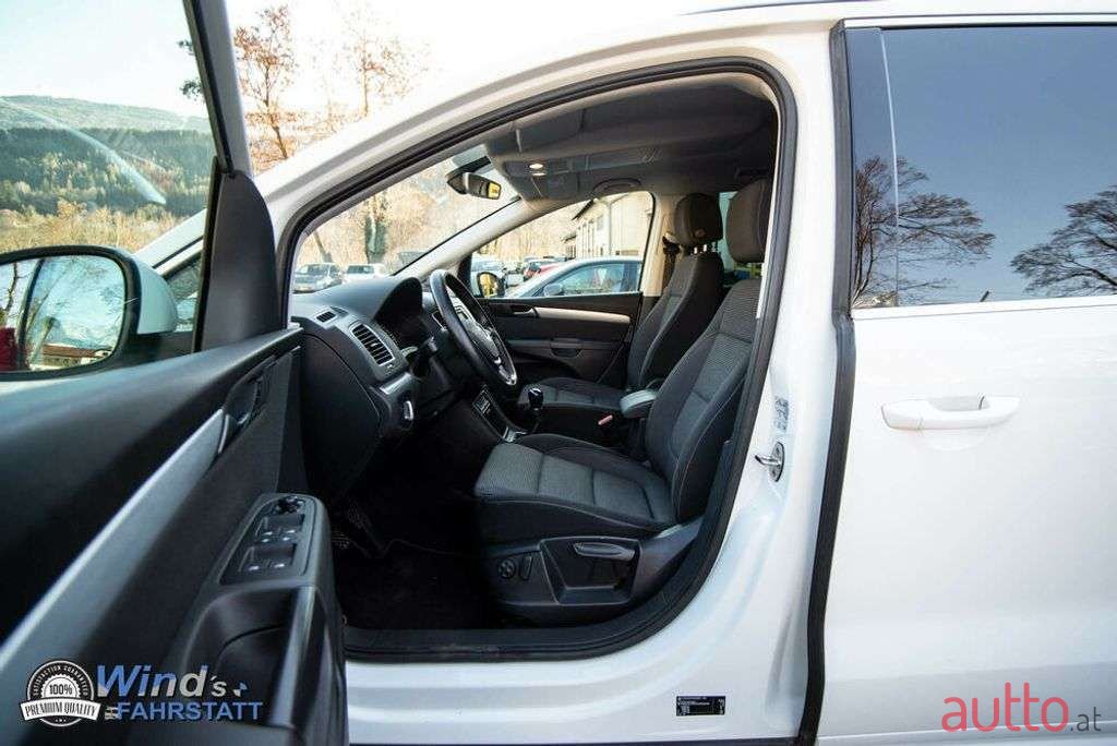 2015' Volkswagen Sharan photo #5