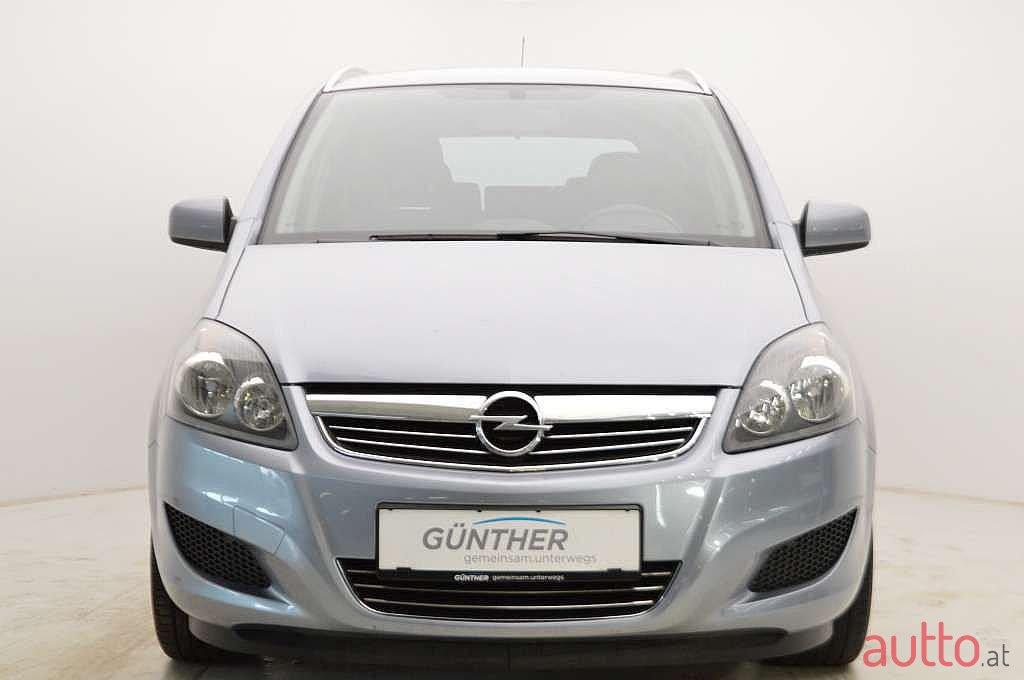 2010' Opel Zafira photo #2