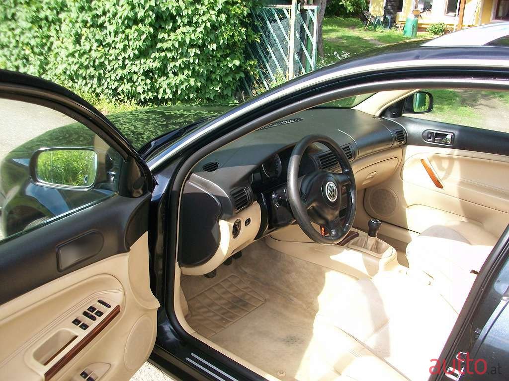 2001' Volkswagen Passat photo #6