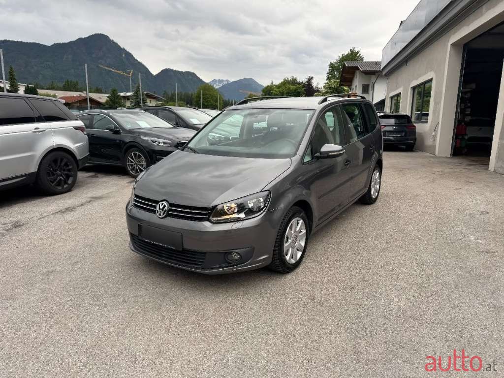 2015' Volkswagen Touran photo #3