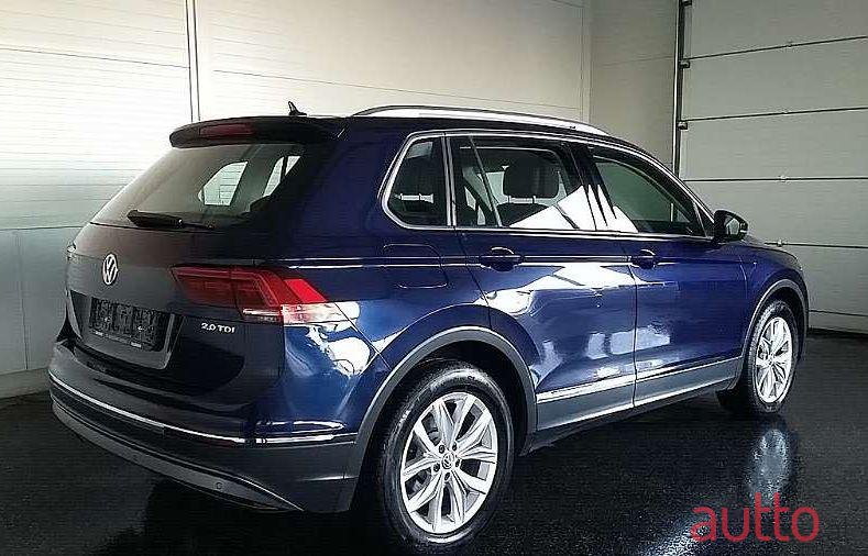 2016' Volkswagen Tiguan photo #1