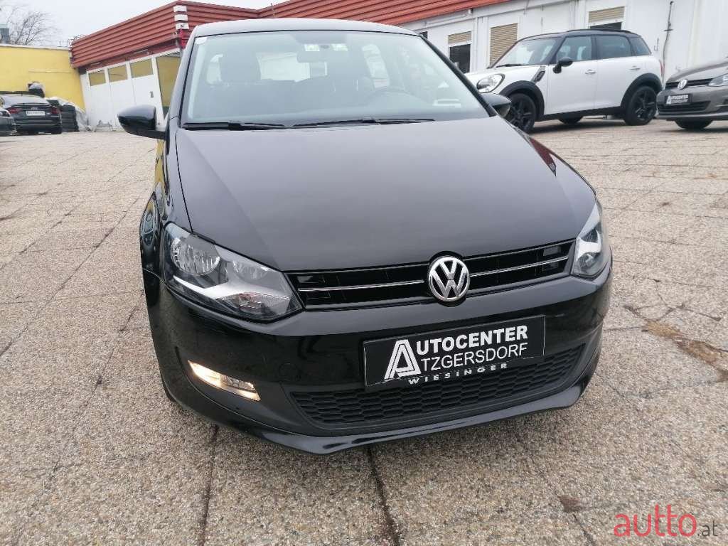 2011' Volkswagen Polo photo #1