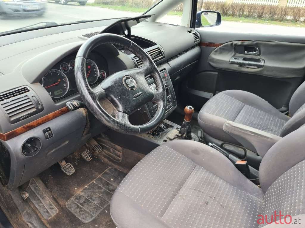 2004' SEAT Alhambra photo #4