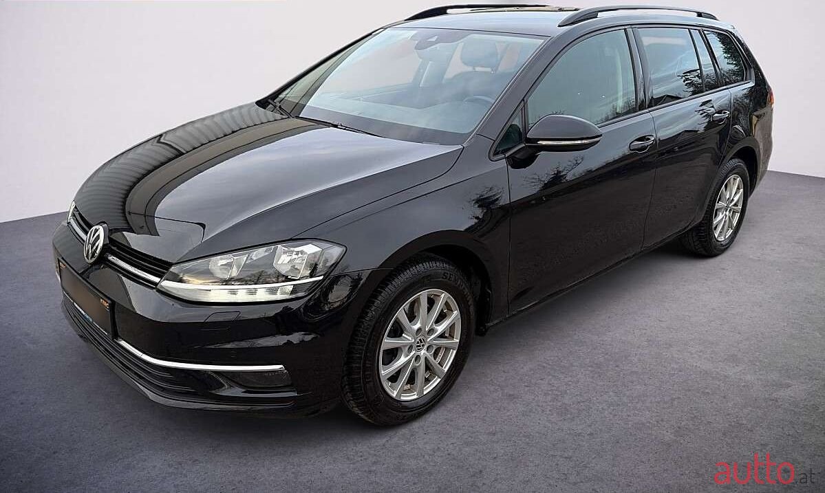 2017' Volkswagen Golf photo #1