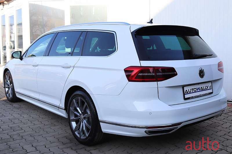 2017' Volkswagen Passat photo #1