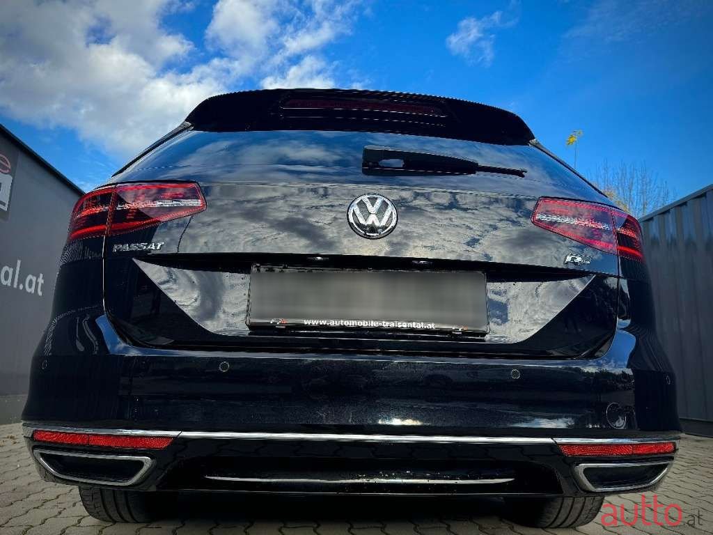 2019' Volkswagen Passat photo #6
