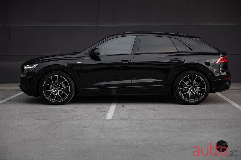 2019' Audi Q8 photo #2