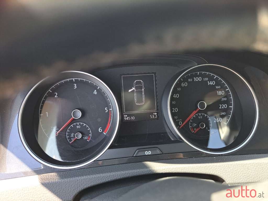 2018' Volkswagen Golf photo #5