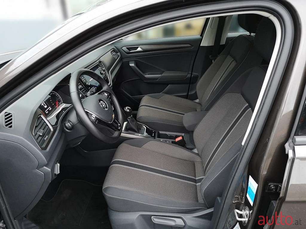 2019' Volkswagen T-Roc photo #5