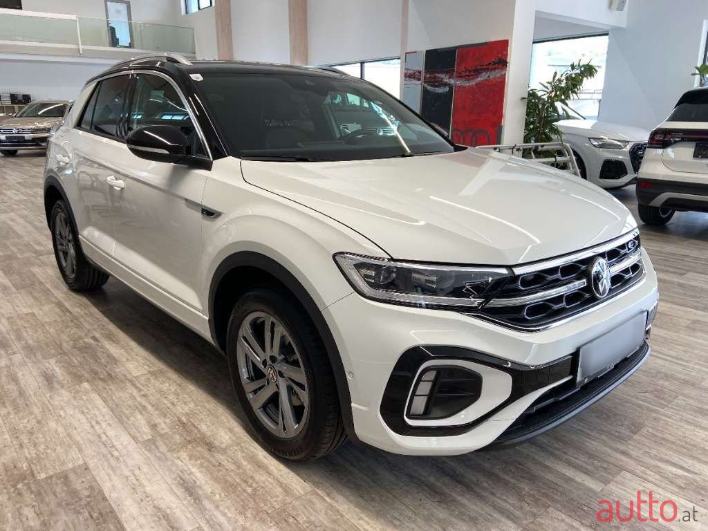 2023' Volkswagen T-Roc photo #3