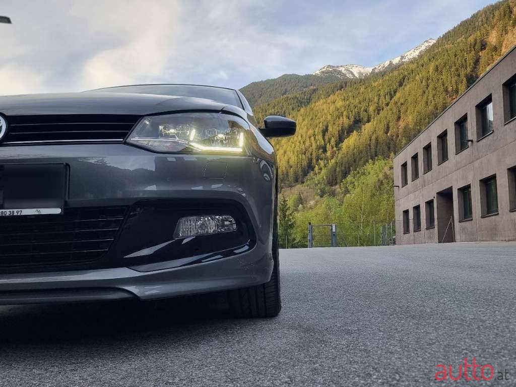 2017' Volkswagen Polo photo #6