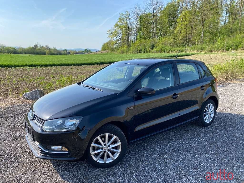 2015' Volkswagen Polo photo #1