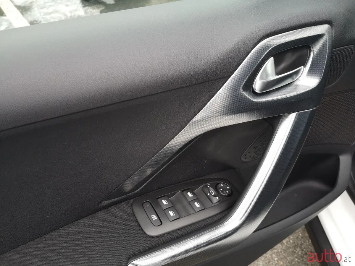 2018' Peugeot 2008 photo #4