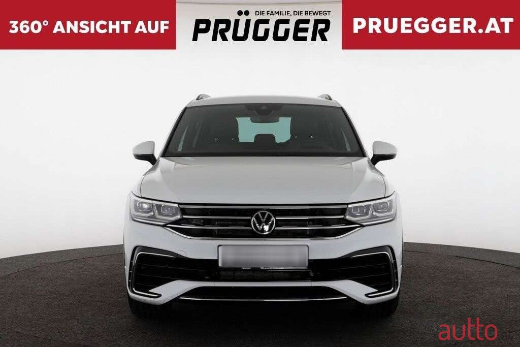 2022' Volkswagen Tiguan photo #2