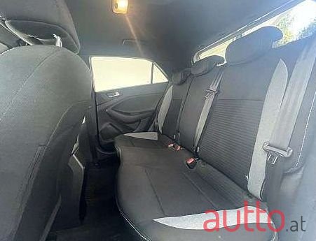 2017' Hyundai i20 photo #3