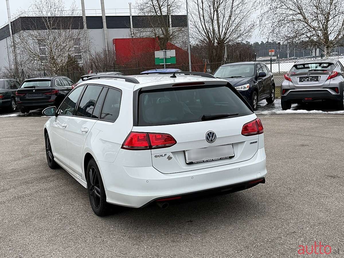 2015' Volkswagen Golf photo #2