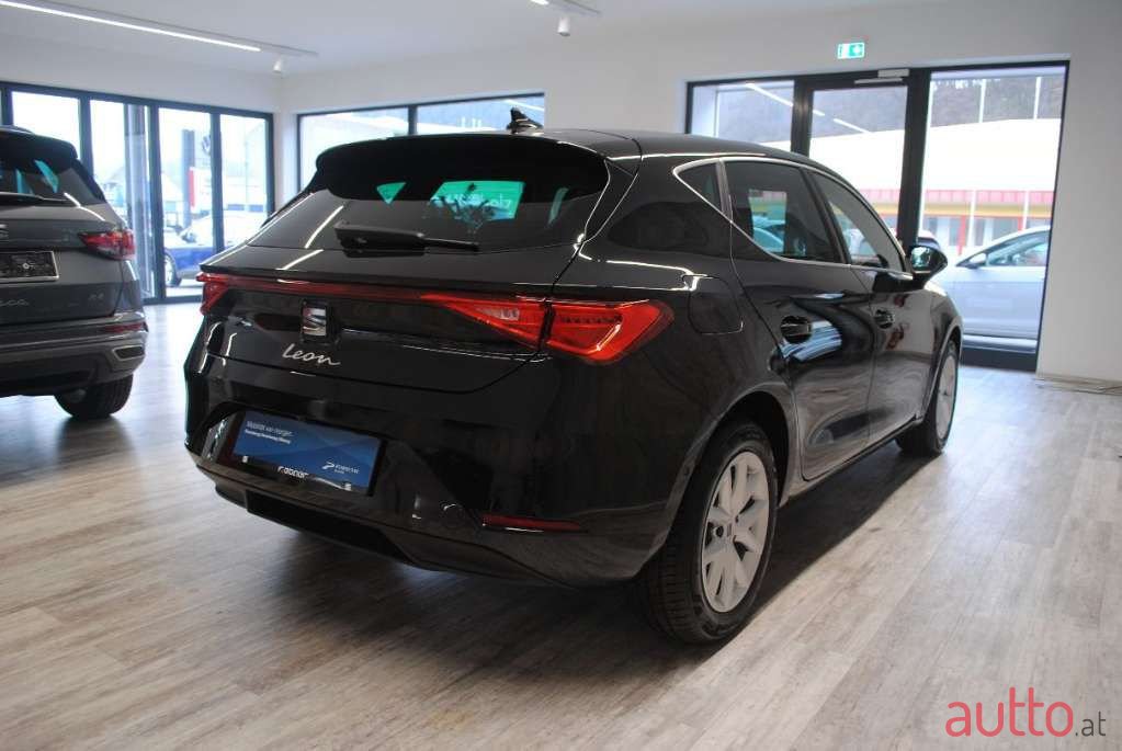 2022' SEAT Leon photo #3