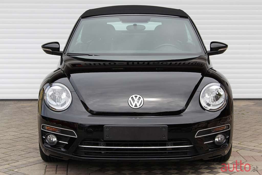 2018' Volkswagen Beetle photo #2