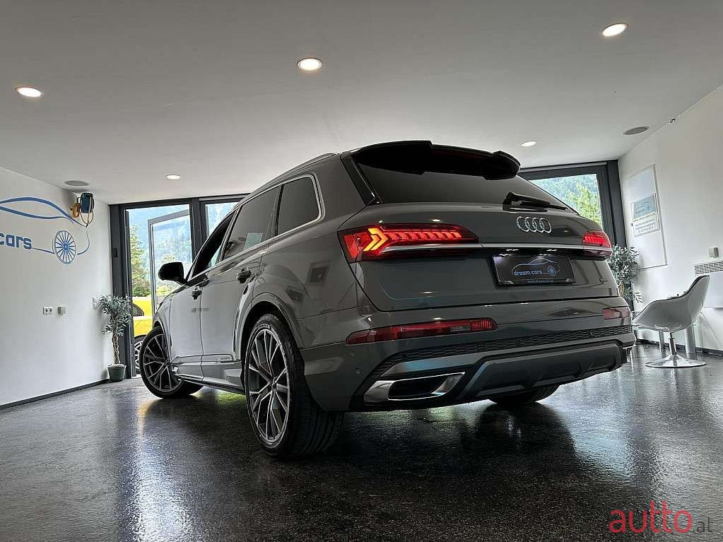 2019' Audi Q7 photo #3