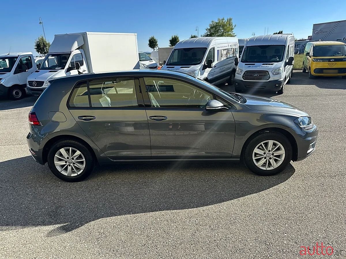 2018' Volkswagen Golf photo #4