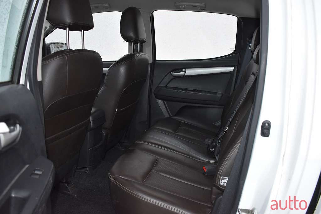 2013' Isuzu D-Max photo #5