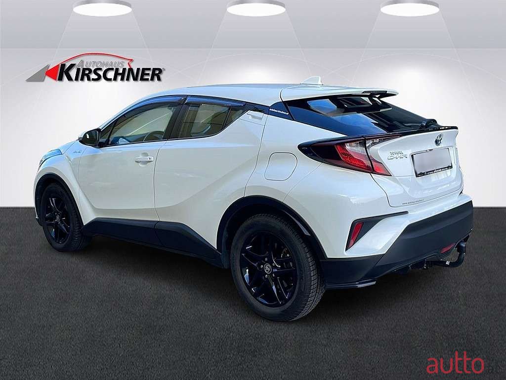 2020' Toyota C-HR photo #3