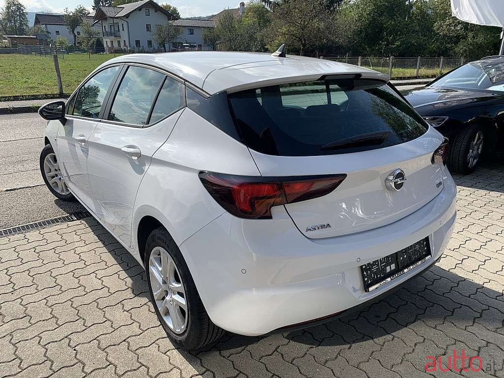 2017' Opel Astra photo #5