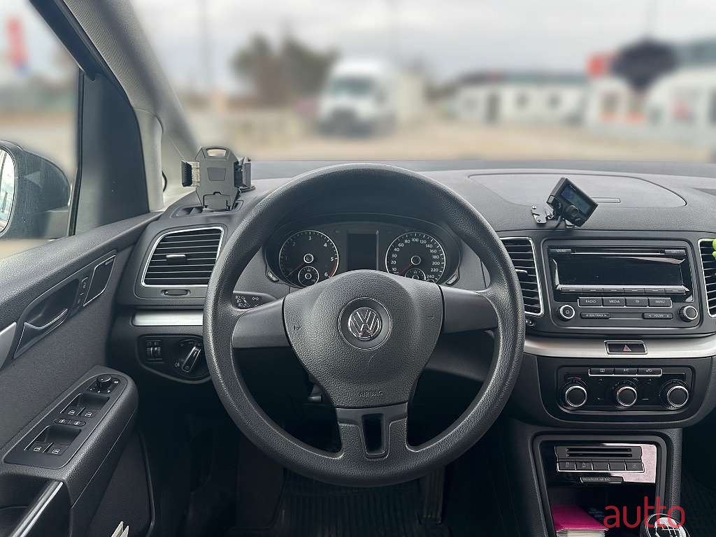 2012' Volkswagen Sharan photo #6