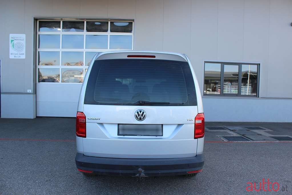 2017' Volkswagen Caddy photo #6