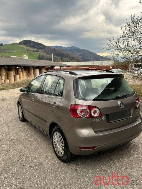 2011' Volkswagen Golf photo #6