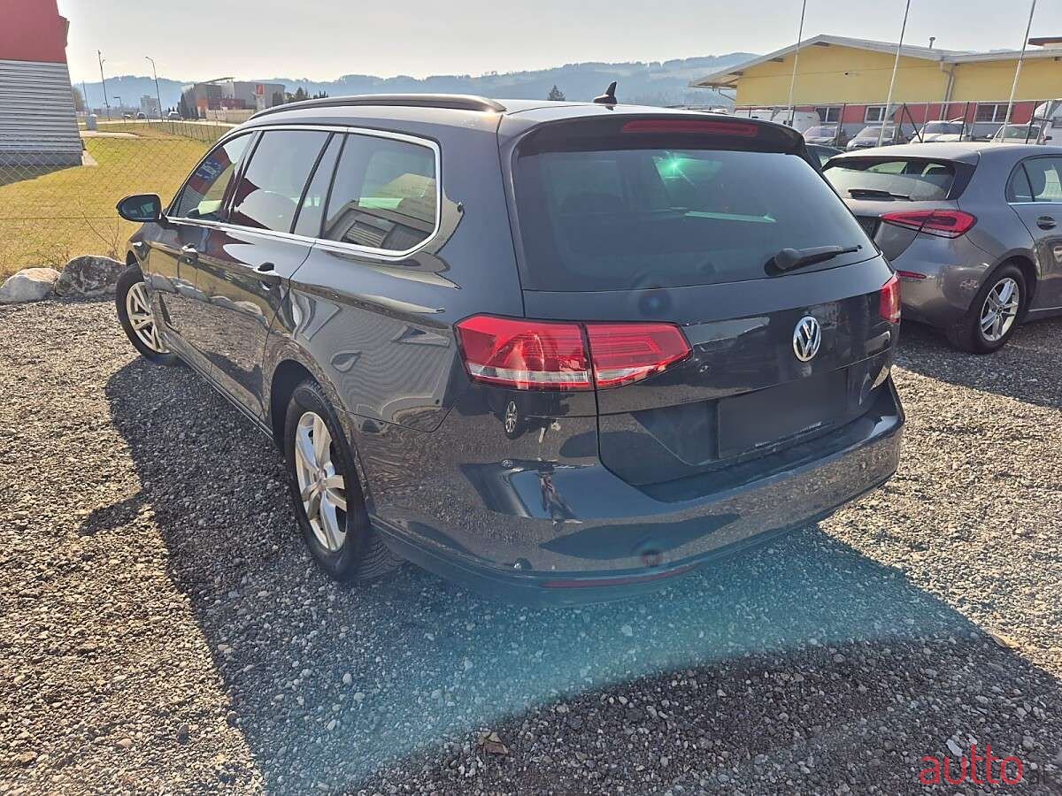 2018' Volkswagen Passat photo #4