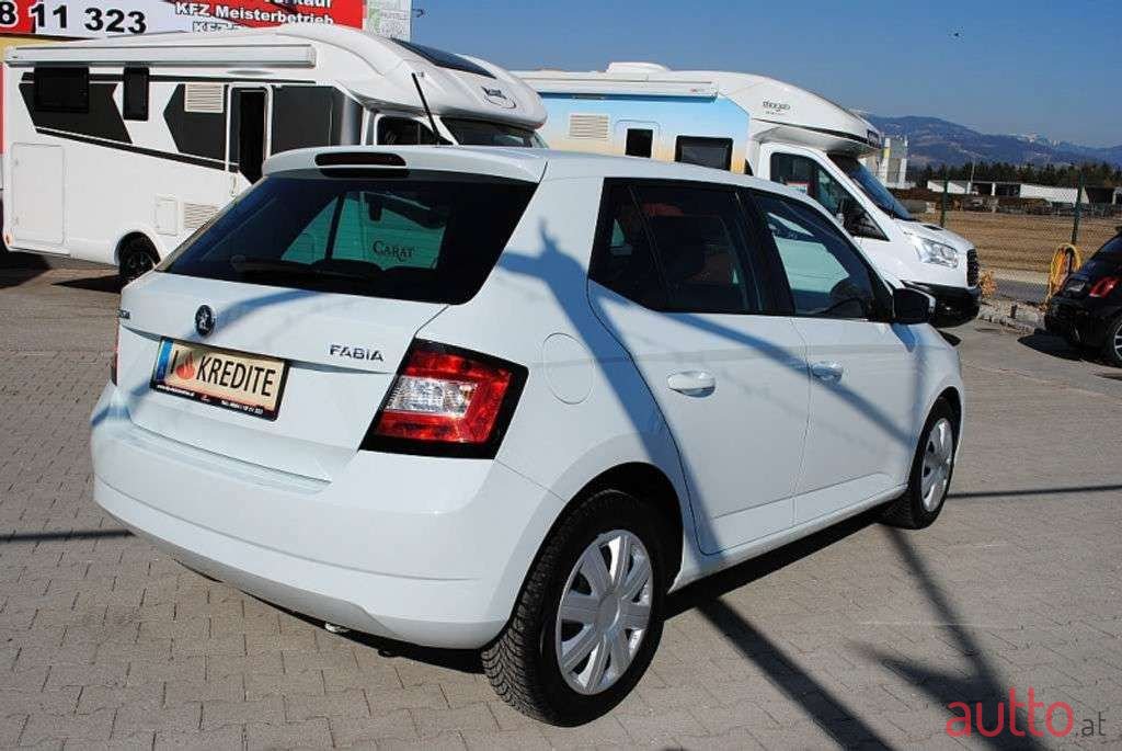 2016' Skoda Fabia photo #3