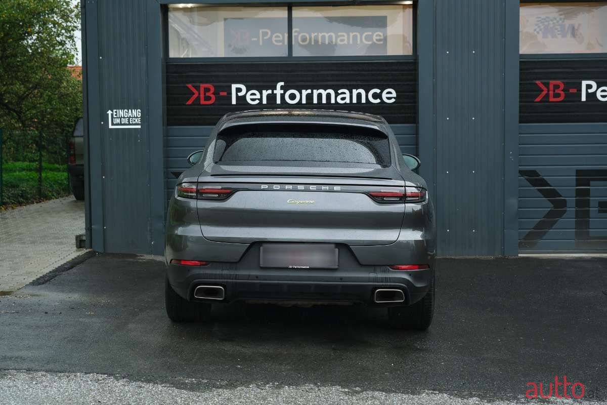 2022' Porsche Cayenne photo #4