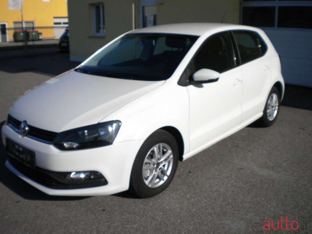 2017' Volkswagen Polo photo #2