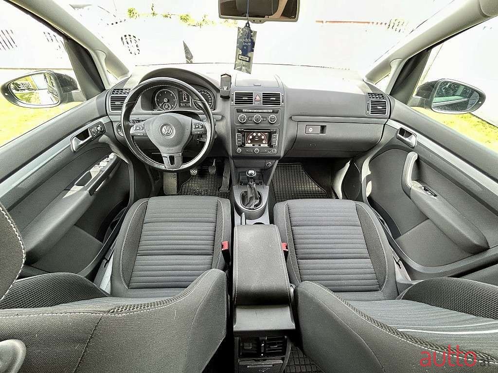 2015' Volkswagen Touran photo #6