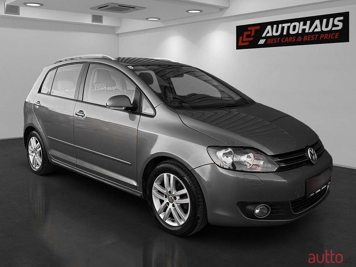 2011' Volkswagen Golf photo #4