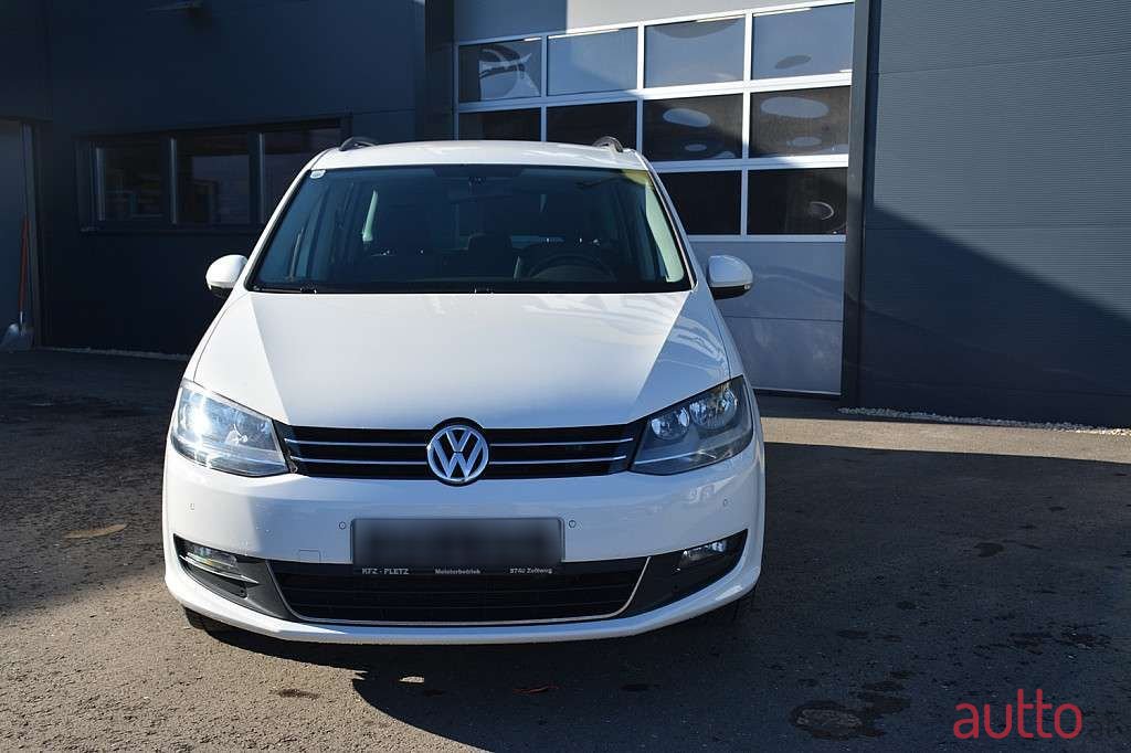 2010' Volkswagen Sharan photo #2