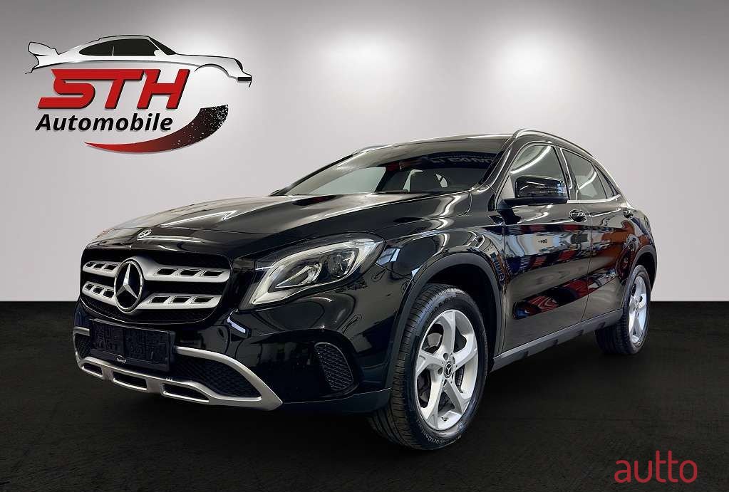 2018' Mercedes-Benz Gla-Klasse photo #1
