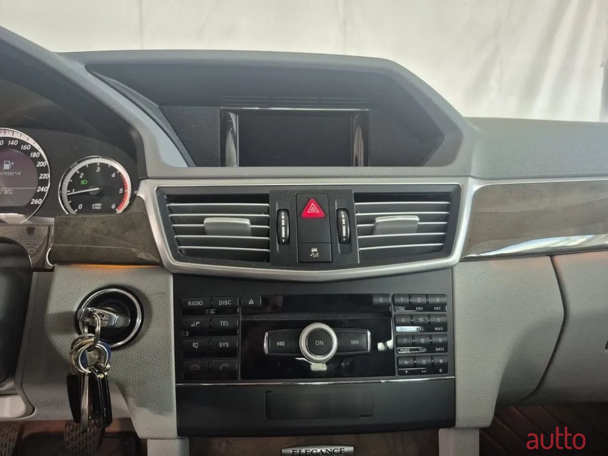 2009' Mercedes-Benz E-Klasse photo #2